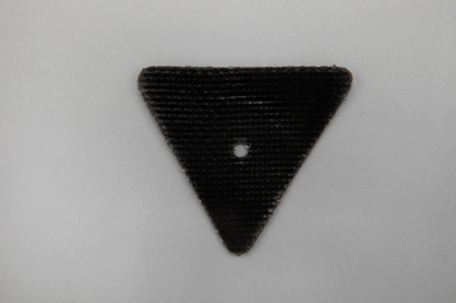Hovedbilde KALESJEHJERTE TREKANT MED 4 MM HULL SVART